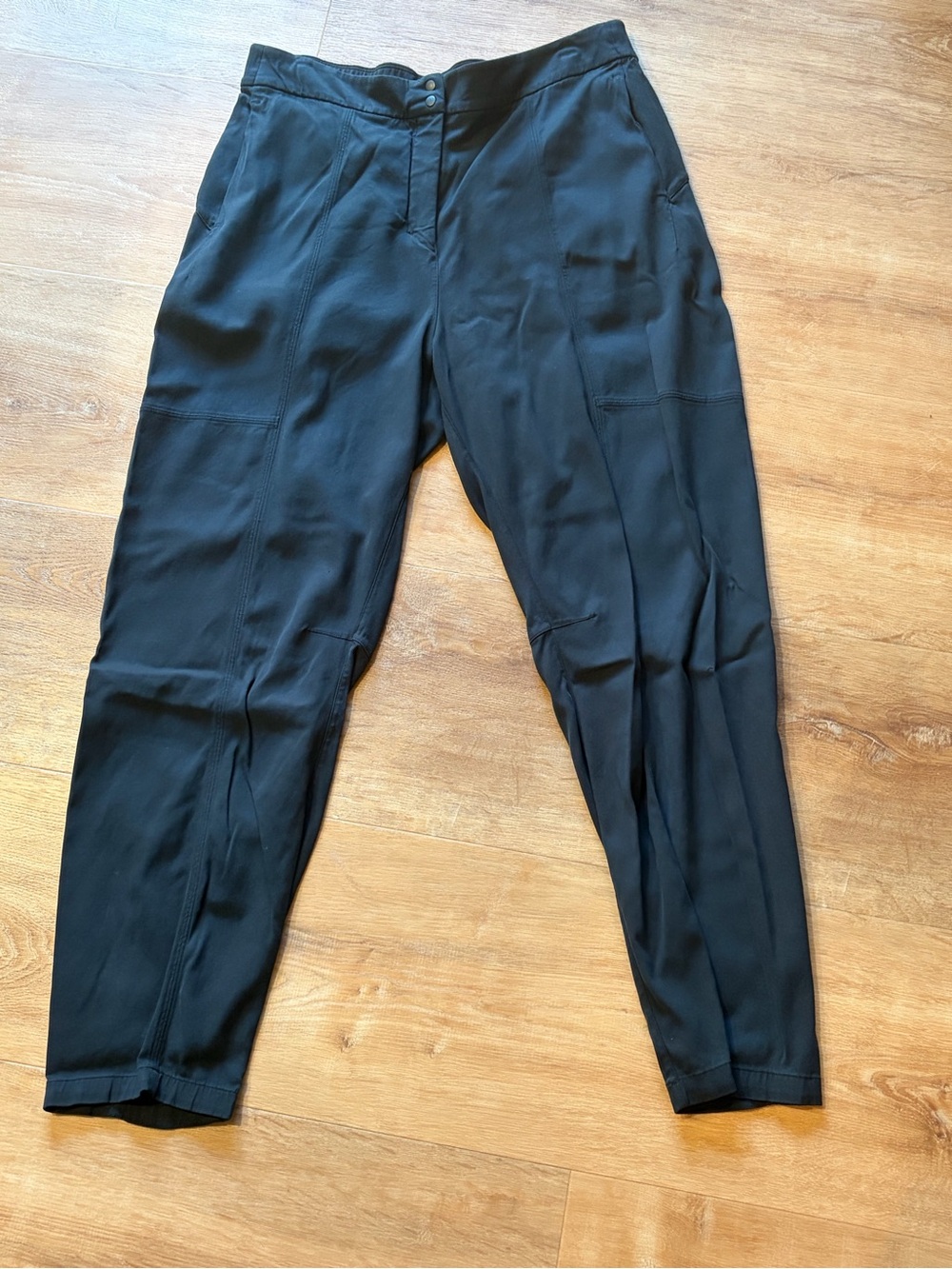 lululemon athletica Women’s Black Tapered Pants Size 10
